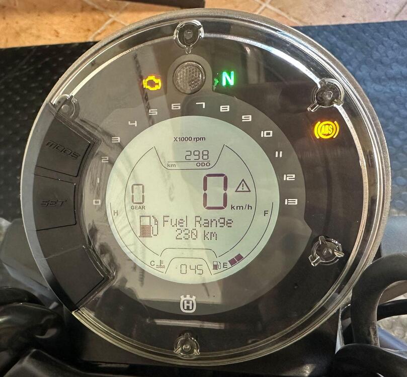 Husqvarna Svartpilen 125 (2024 - 25) (5)