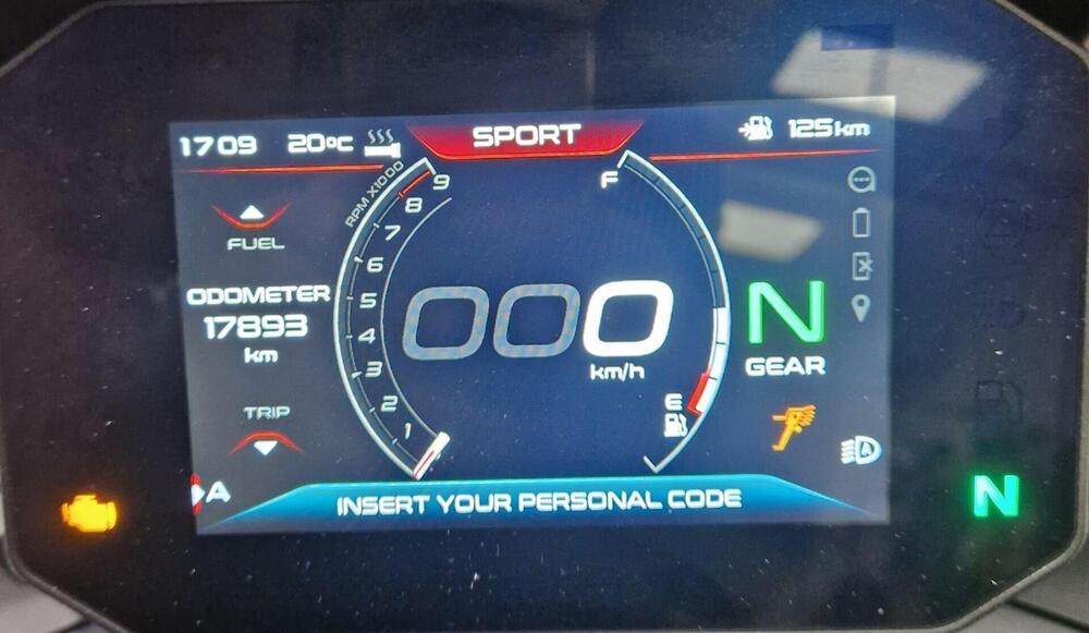 Moto Guzzi V85 TT Travel (2024 - 25) (5)