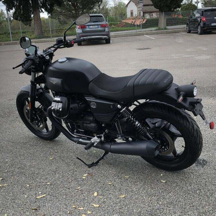 Moto Guzzi V7 Stone (2025) (5)