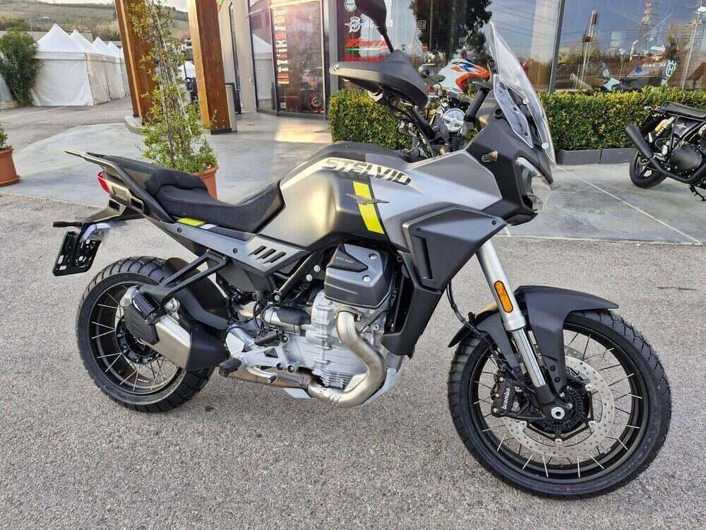 Moto Guzzi Stelvio (2024 - 25) (3)