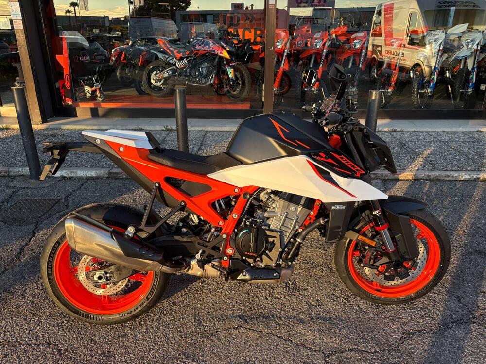 KTM 990 Duke R (2026)