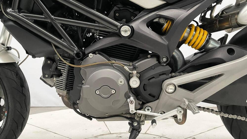 Ducati Monster 696 (2008 - 13) (4)