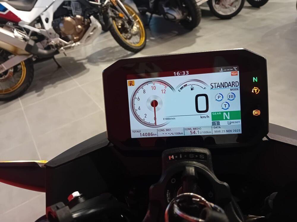 Honda CB 750 Hornet (2023 - 24) (4)