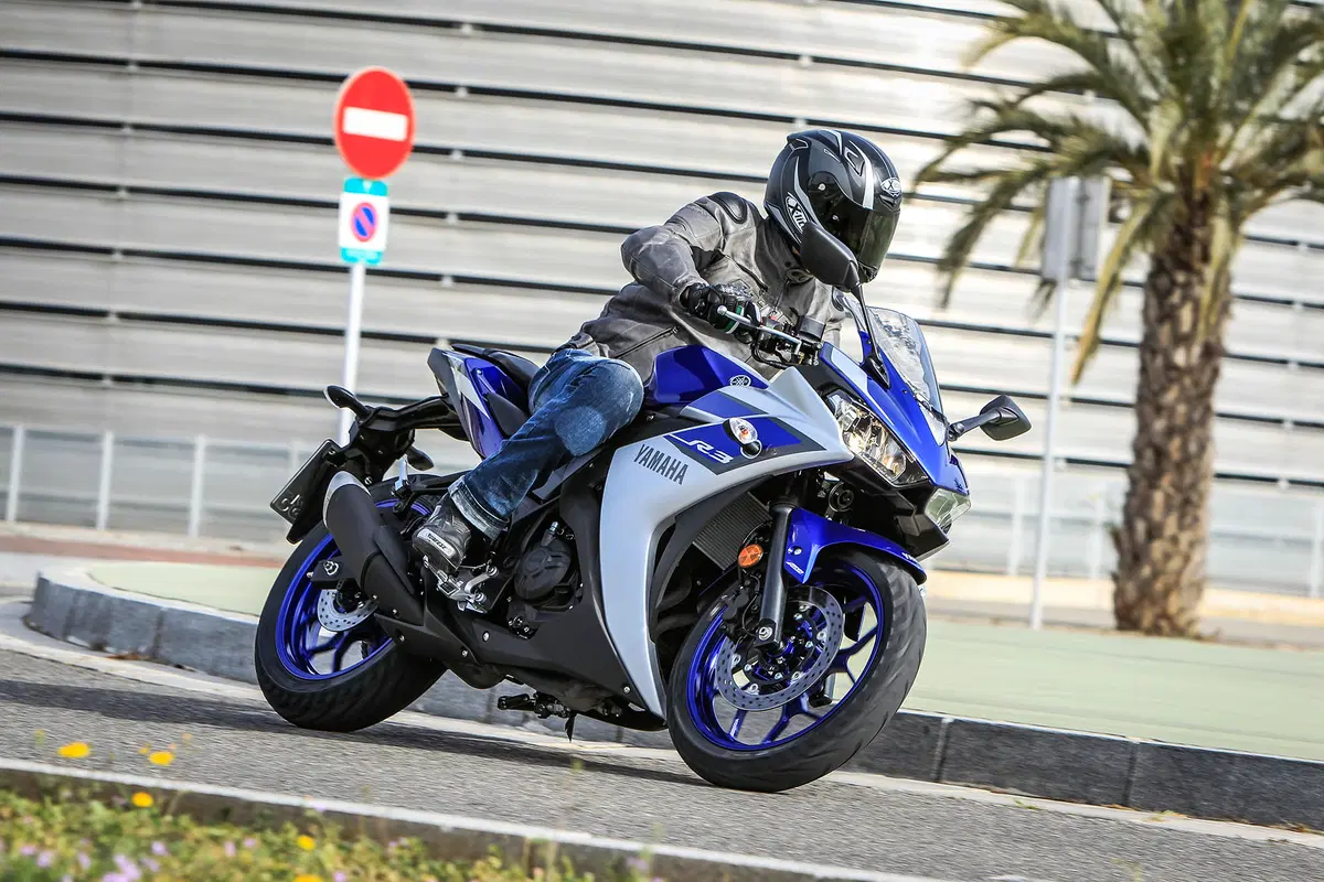Yamaha YZF-R3 (4)