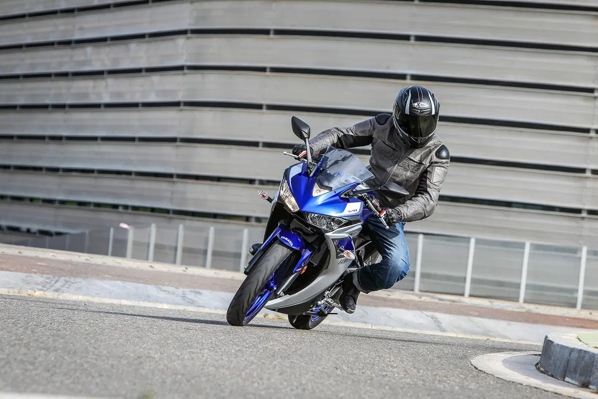 Yamaha YZF-R3 (7)
