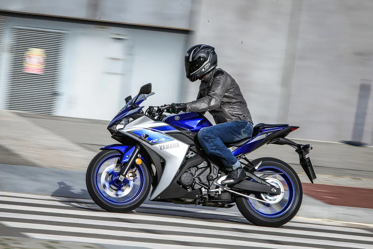 Yamaha YZF-R3 (5)
