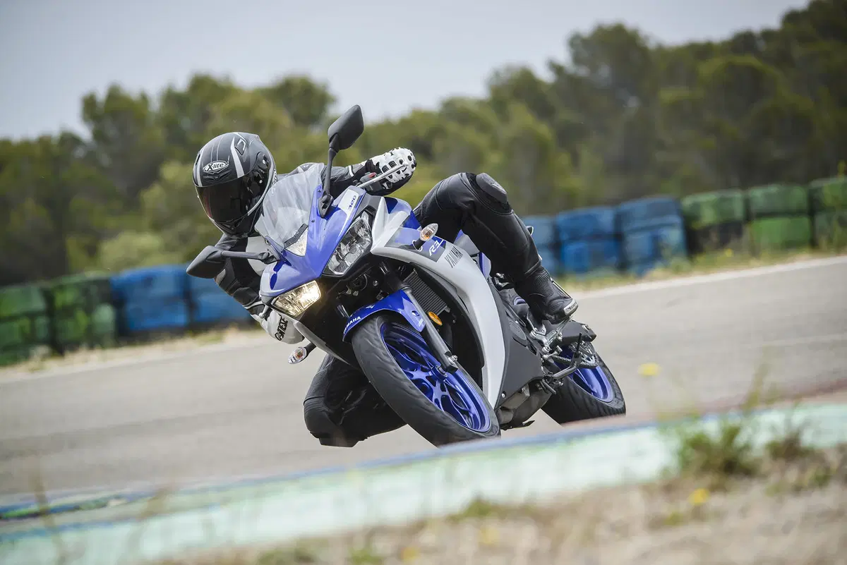 Yamaha YZF-R3 (15)
