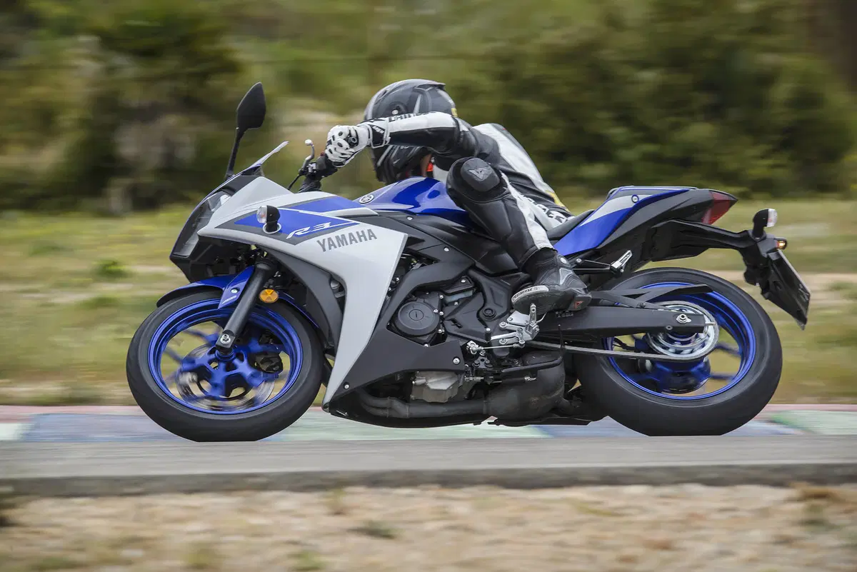 Yamaha YZF-R3 (9)