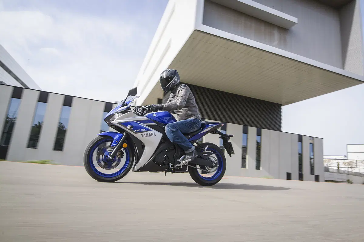 Yamaha YZF-R3 (8)