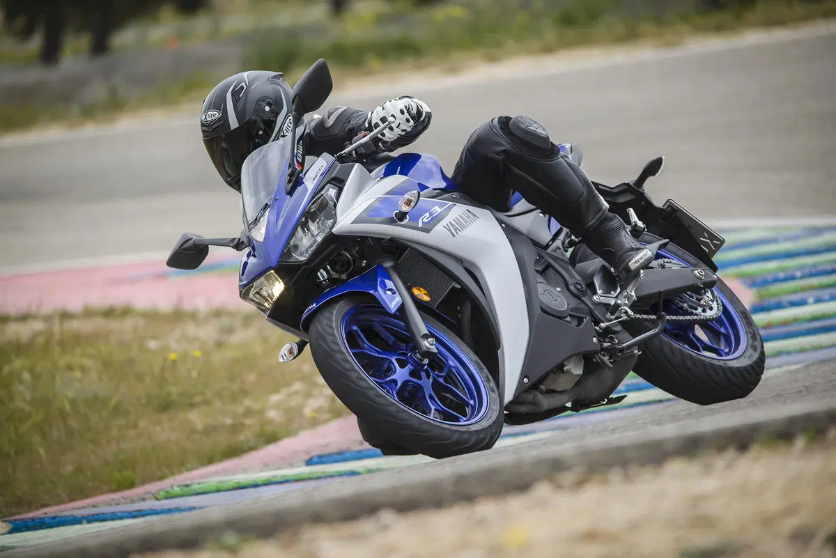 Yamaha YZF-R3 (10)
