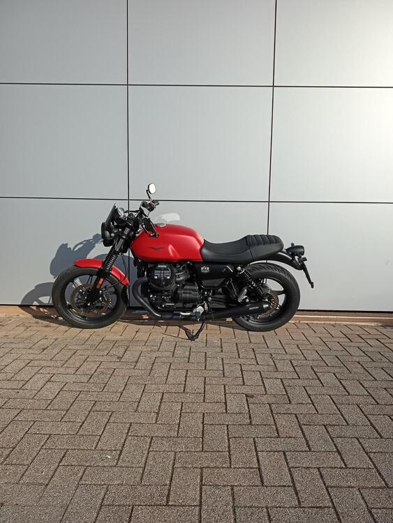 Moto Guzzi V7 Stone (2021 - 24)
