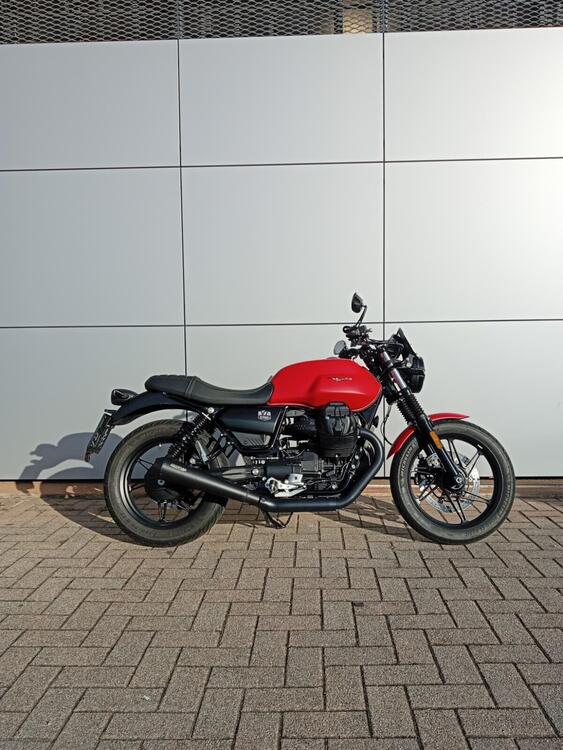 Moto Guzzi V7 Stone (2021 - 24) (5)
