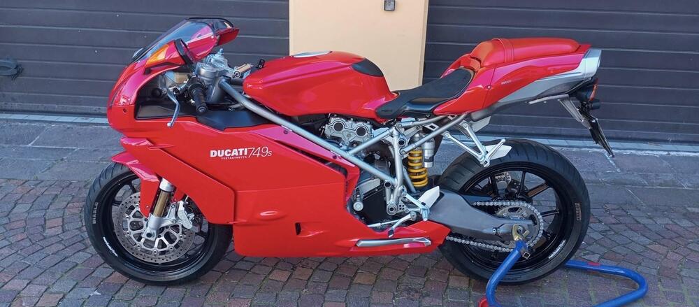 Ducati 749S (2)