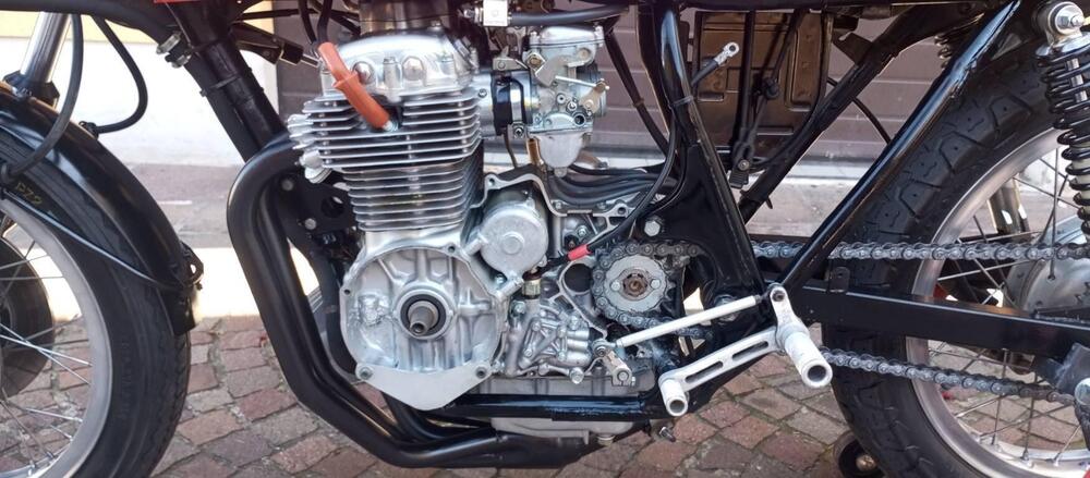 Honda  CB 400 FOUR DERIVATE DI SERIE (4)