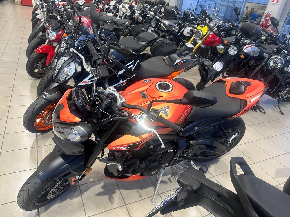 Triumph Street Triple 765 R (2023 - 25) (2)