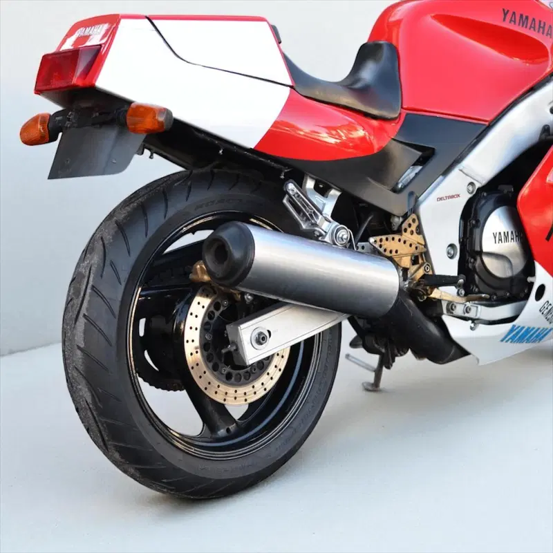 Yamaha FZR 1000 (4)
