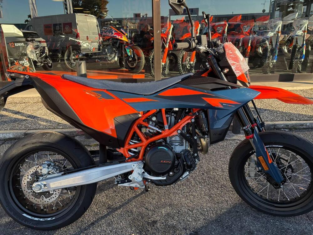 KTM 690 SMC R (2026)