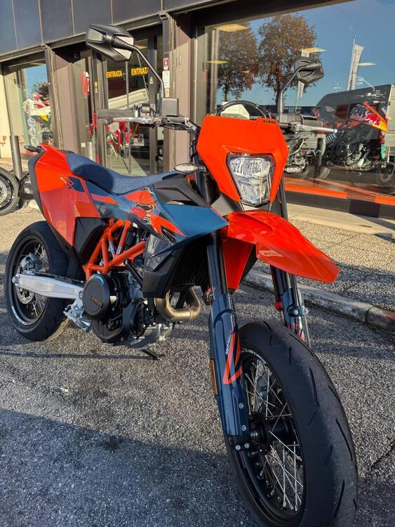 KTM 690 SMC R (2026) (2)