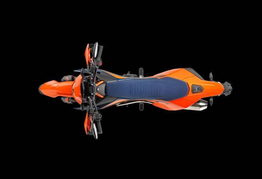 KTM 690 SMC R (2026) (4)