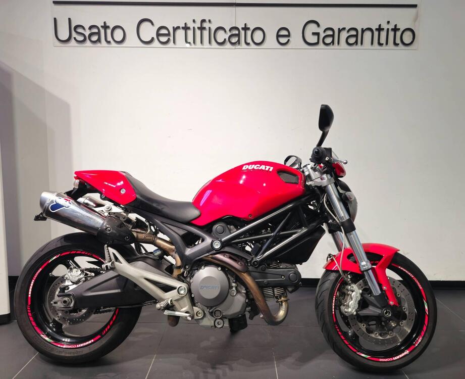 Ducati Monster 696 Plus (2007 - 14) (2)