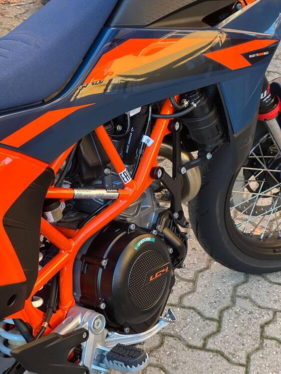 KTM 690 SMC R (2026) (4)