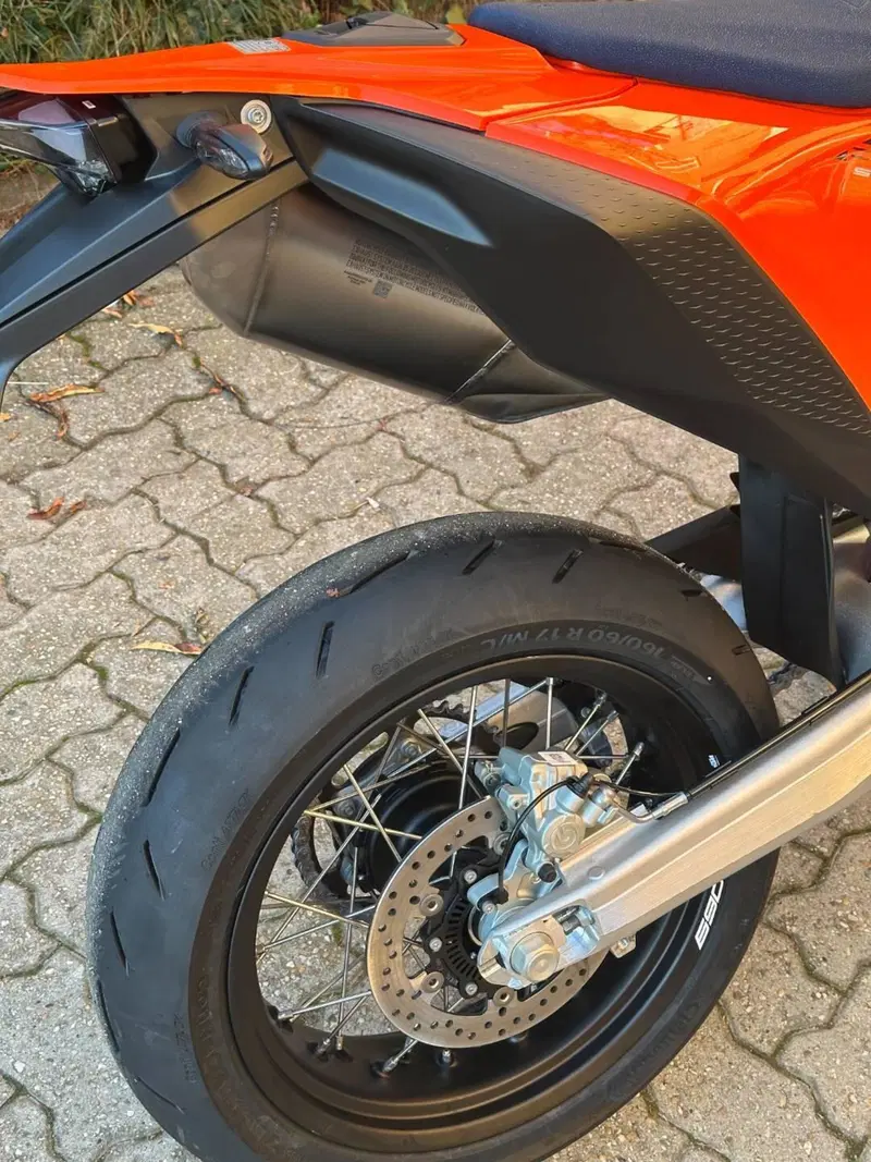 KTM 690 SMC R (2026) (6)