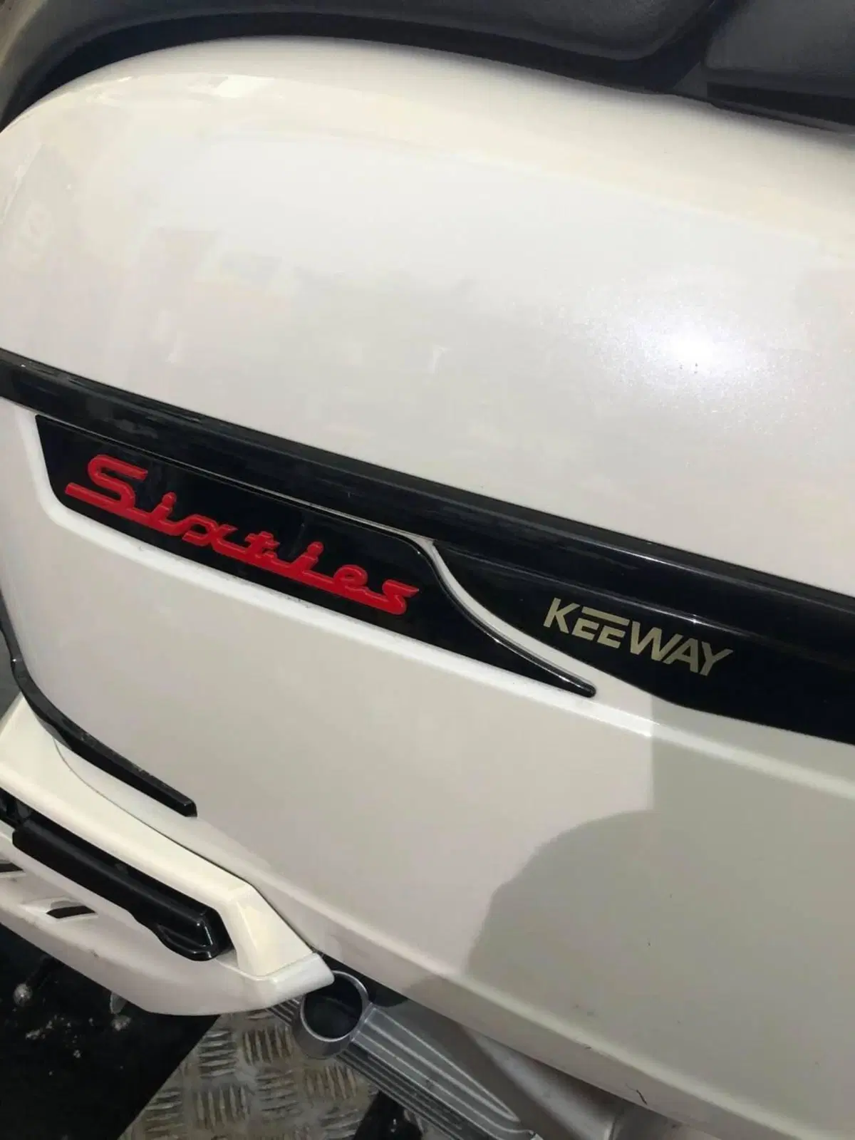 Keeway Motor Sixties 300i (2023 - 25) (7)