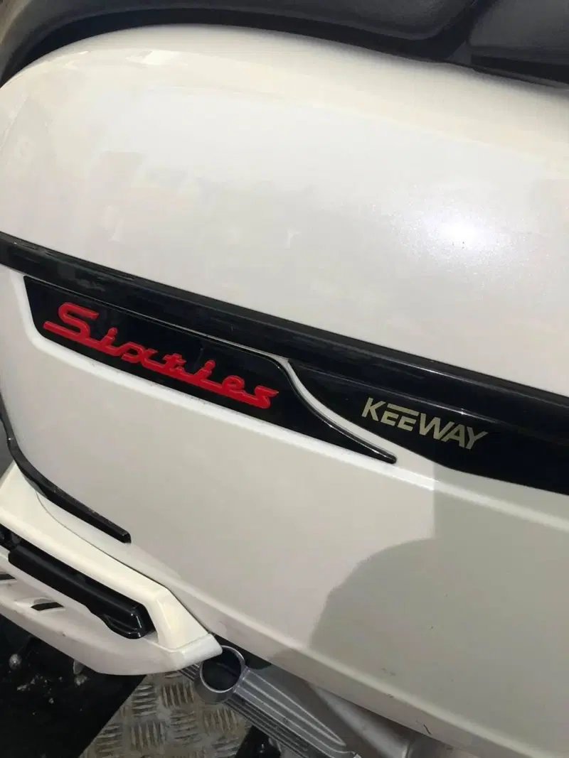 Keeway Motor Sixties 300i (2023 - 25) (7)
