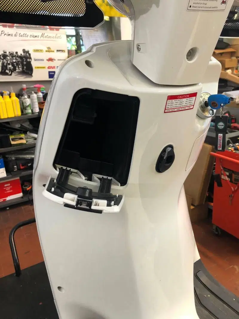 Keeway Motor Sixties 300i (2023 - 25) (10)