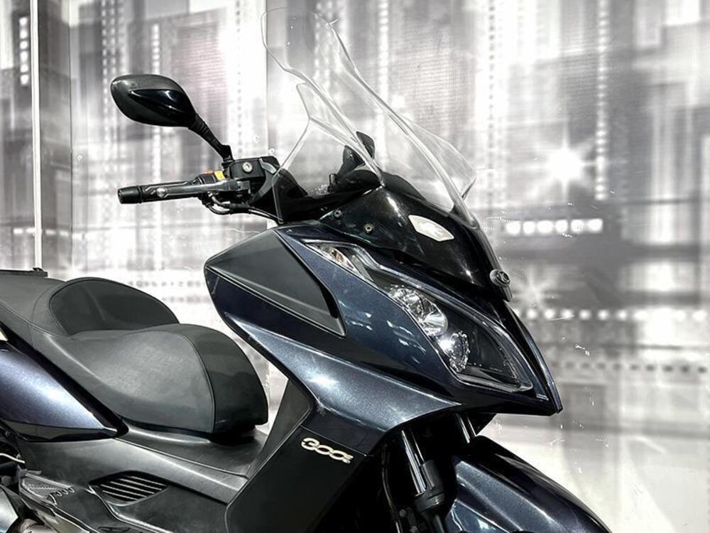 Kymco Downtown 300i (2009 - 17) (4)