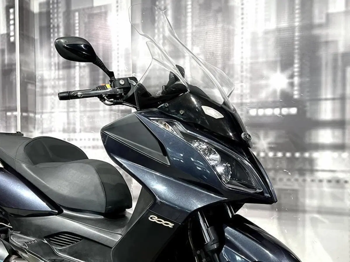 Kymco Downtown 300i (2009 - 17) (4)