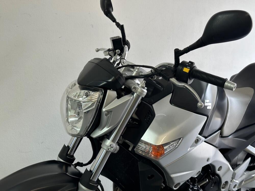 Suzuki GSR 600 (2006 - 11) (3)