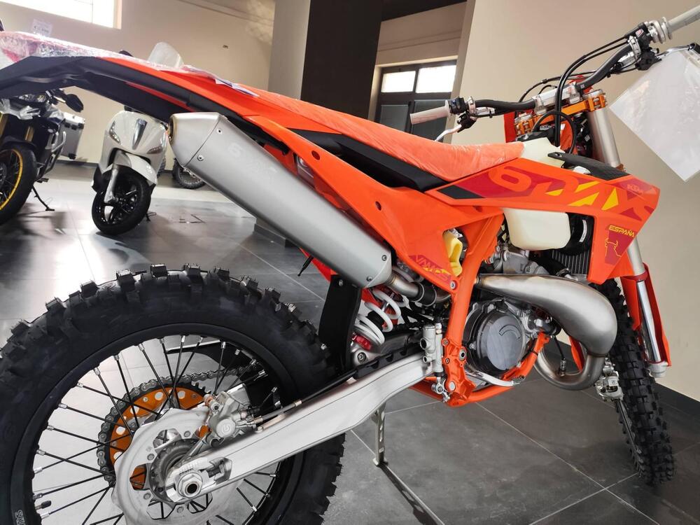 KTM 300 EXC Six Days (2025) (5)