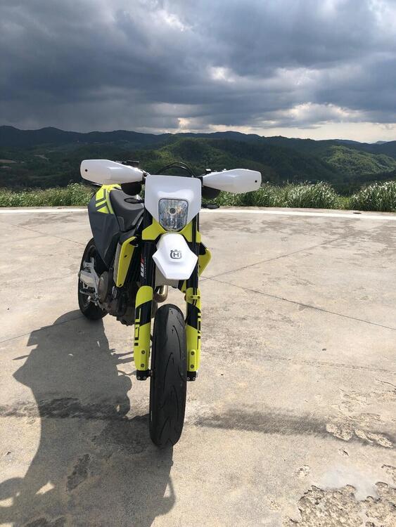 Husqvarna 701 Supermoto (2023 - 25)