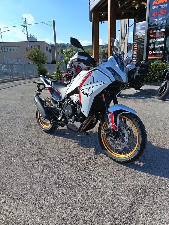 Moto Morini X-Cape 700 Gold Edition (2025) (2)