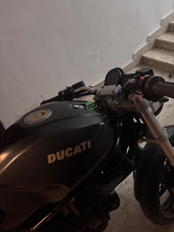 Ducati Monster 600 Dark (1998 - 01) (5)