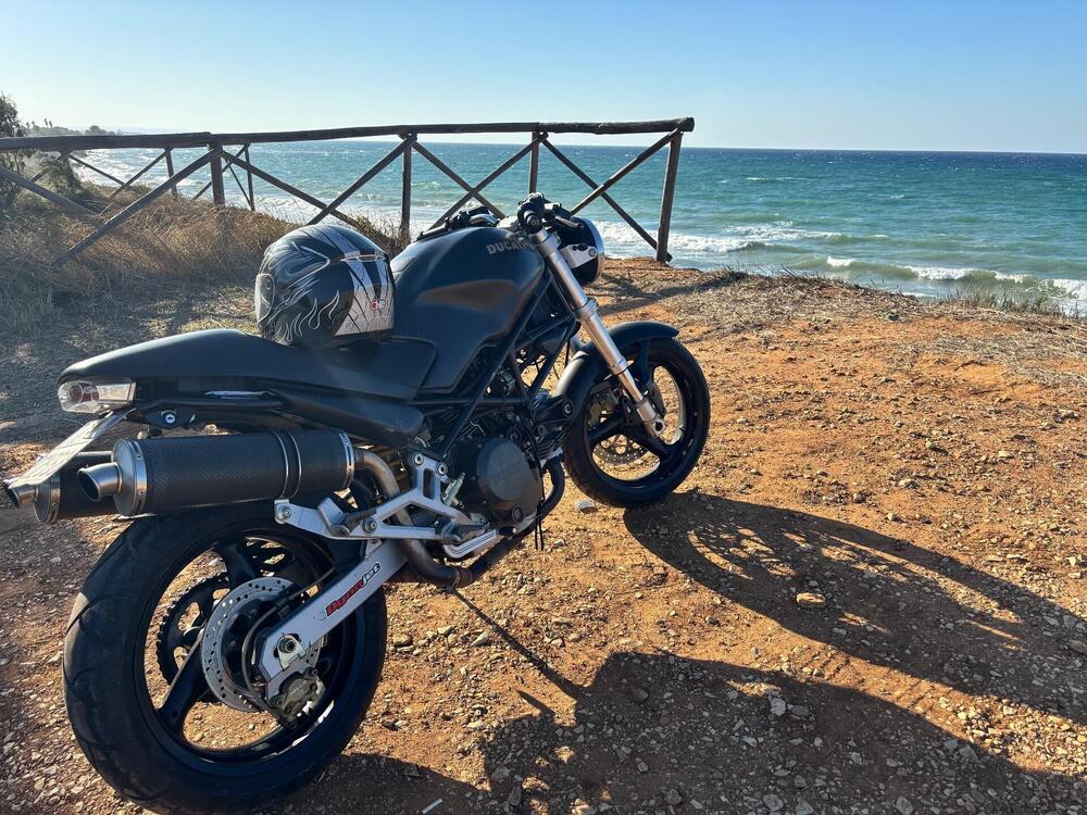 Ducati Monster 600 Dark (1998 - 01)