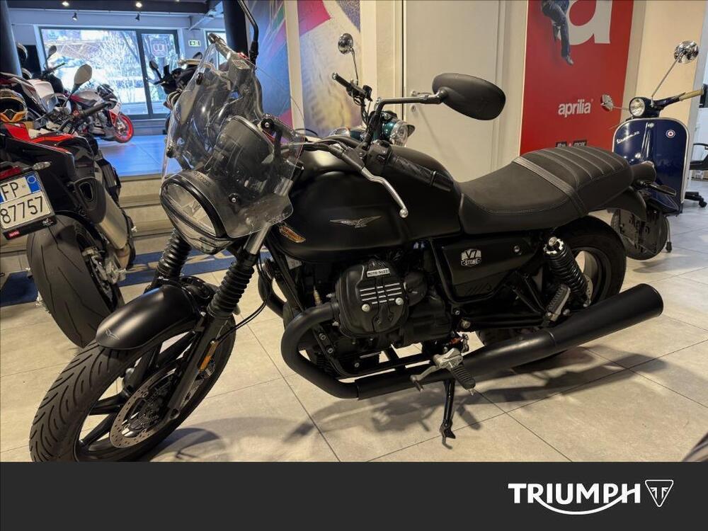 Moto Guzzi V7 Stone (2025)