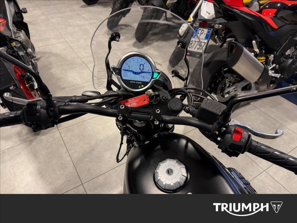 Moto Guzzi V7 Stone (2025) (5)