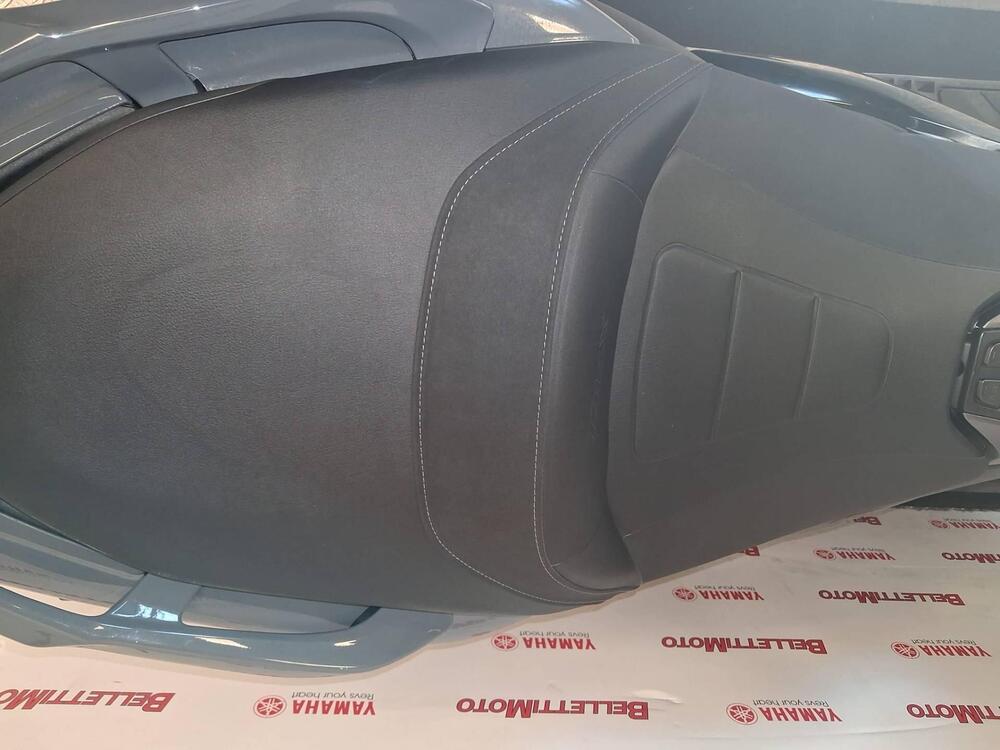 Yamaha T-Max 560 Tech Max (2021) (2)