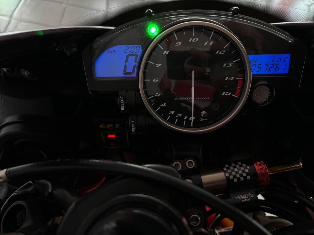 Yamaha YZF R1 (2006 - 07) (3)