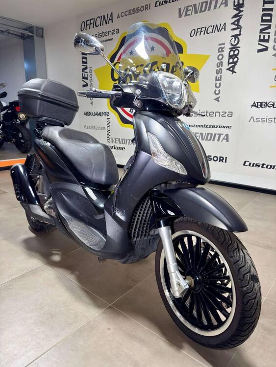 Piaggio Beverly 300 i.e. Police ABS-ASR (2017 - 20) (2)