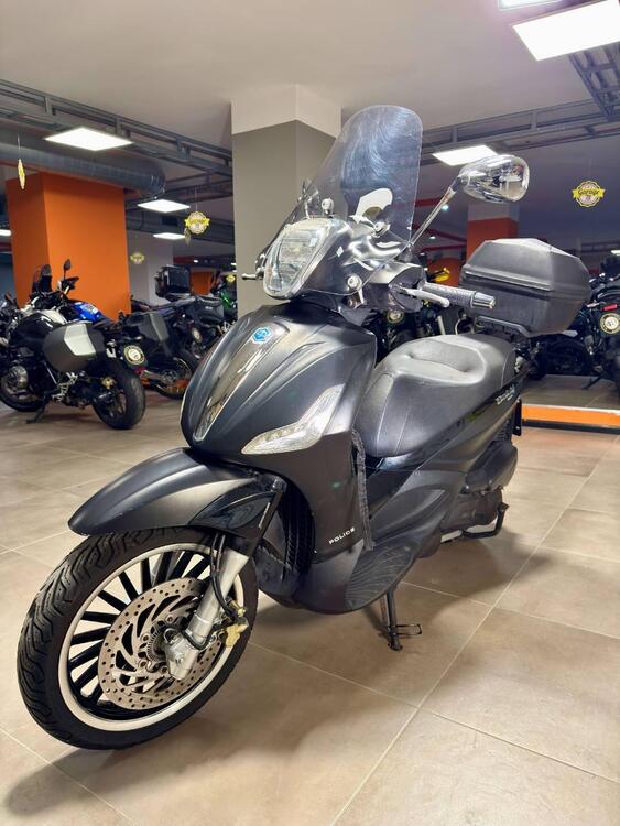 Piaggio Beverly 300 i.e. Police ABS-ASR (2017 - 20) (3)