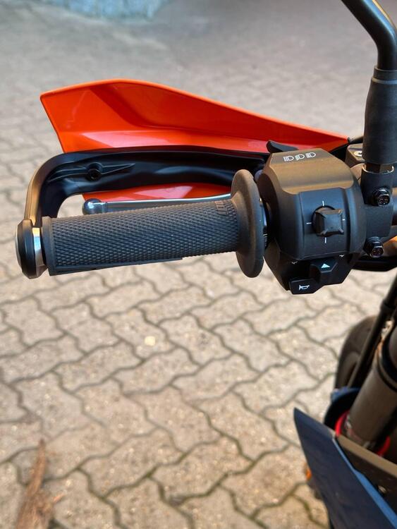 KTM 690 SMC R (2026) (5)