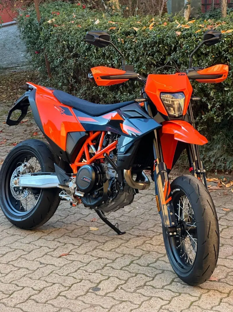 KTM 690 SMC R (2026) (2)