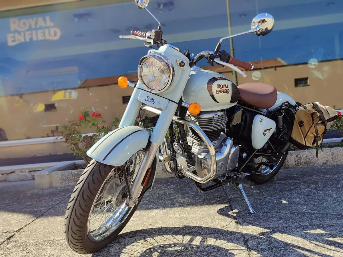 Royal Enfield Classic 350 (2021 - 26) (3)