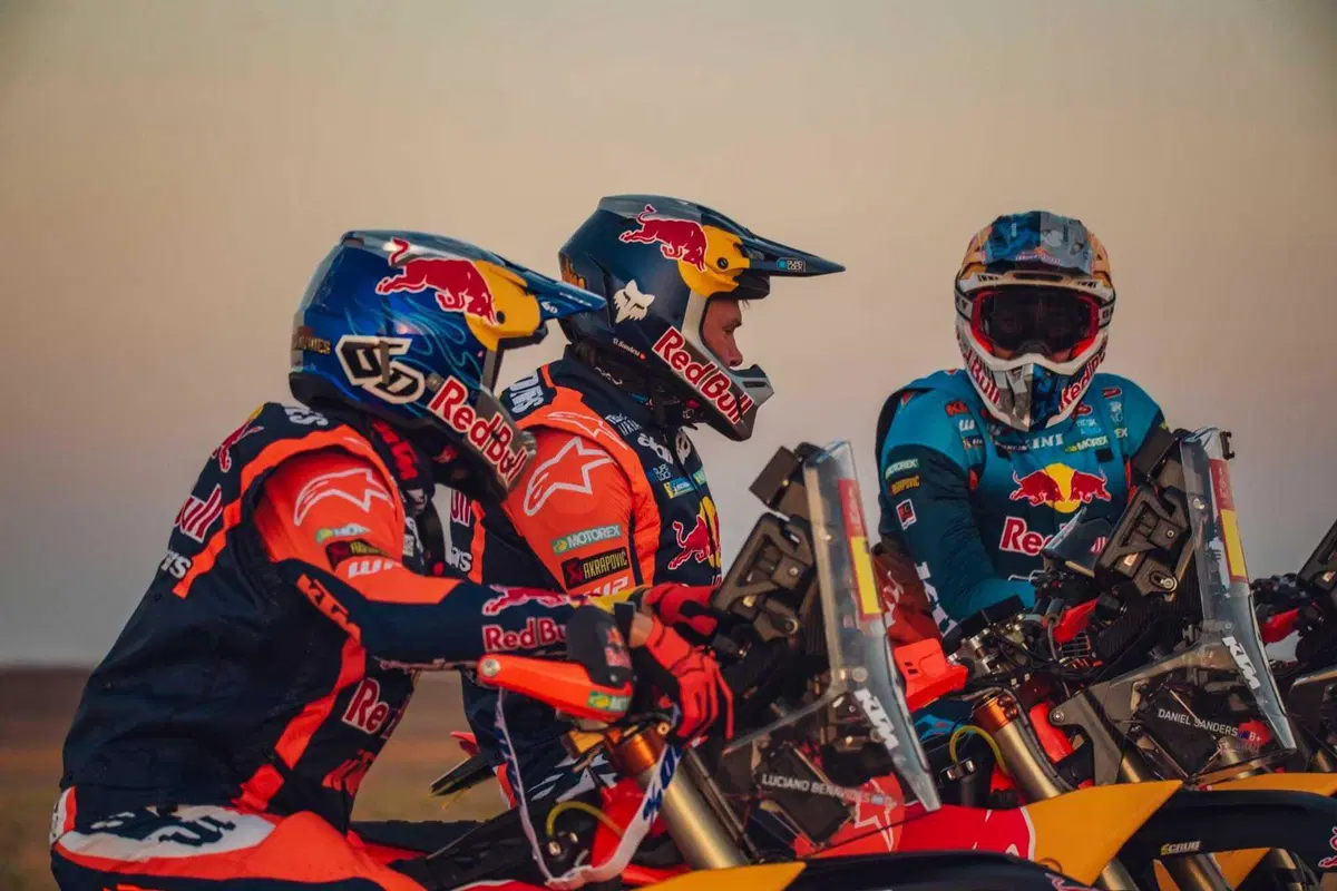 Dakar 2026. KTM, un tridente affilato per confermare (3)
