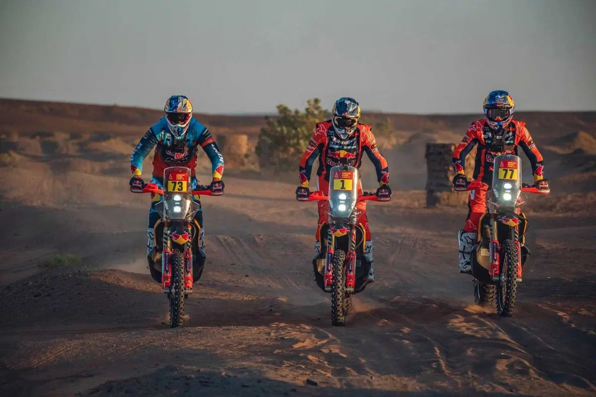 Dakar 2026. KTM, un tridente affilato per confermare (24)