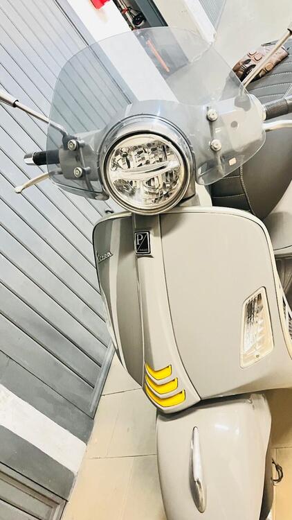 Vespa GTS 300 Hpe Super Tech (2019) (2)