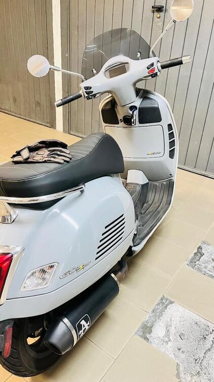 Vespa GTS 300 Hpe Super Tech (2019) (4)